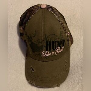 WOMEN’S Hunt Like A Girl hat